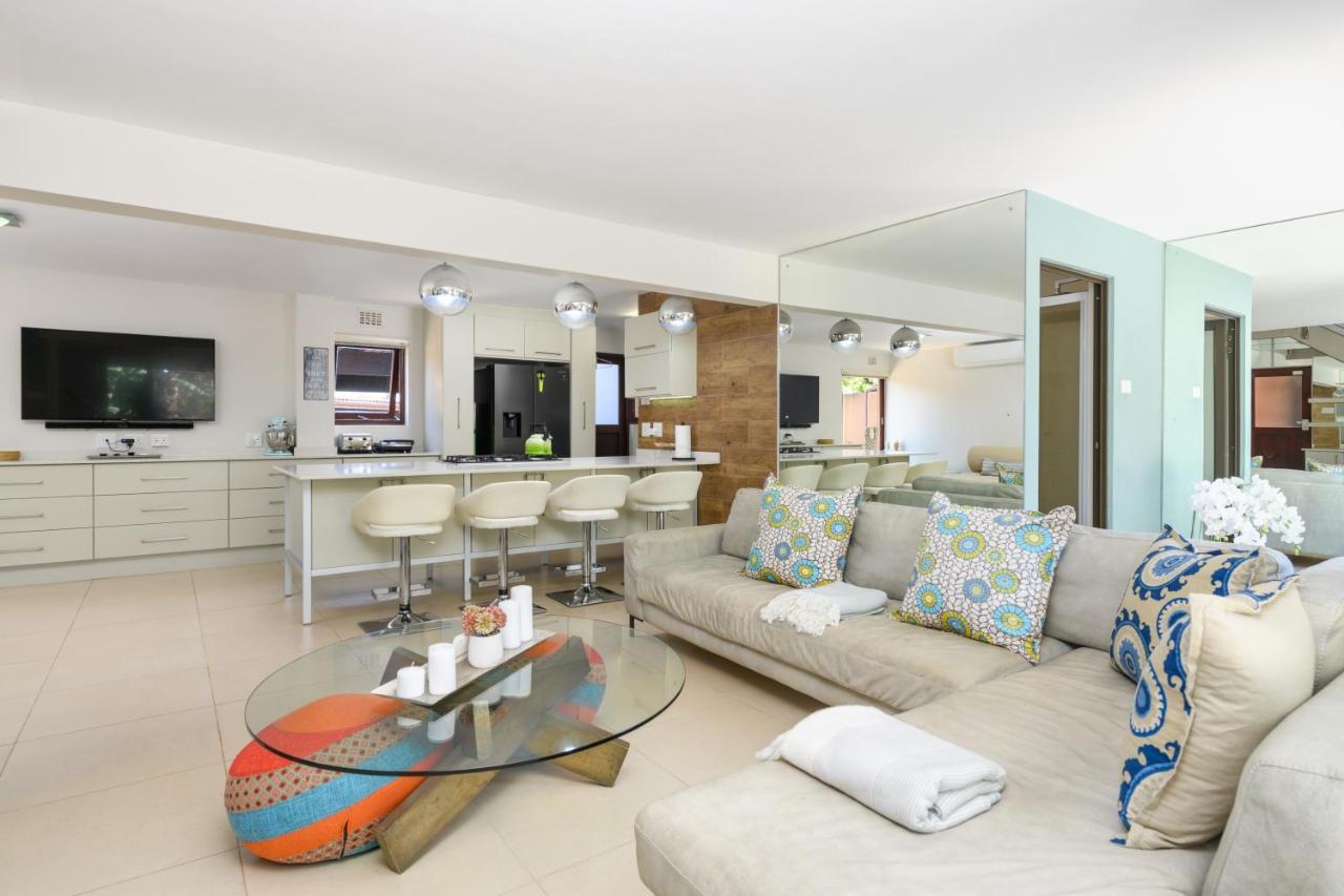 2811 Luxurious And Modern At Upmarket Golf And Estate Villa Southbroom