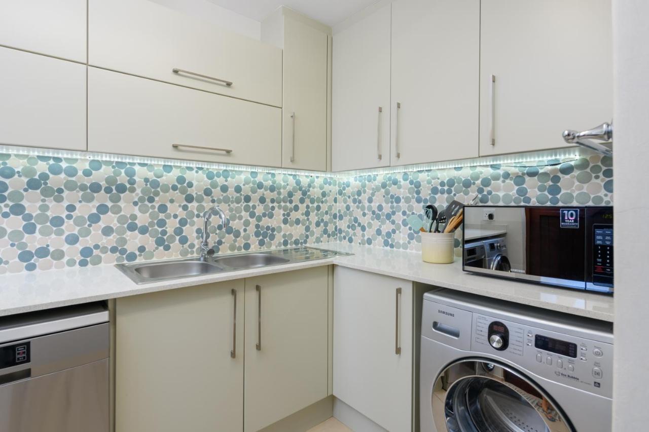 2811 Luxurious And Modern At Upmarket Golf And Estate Villa