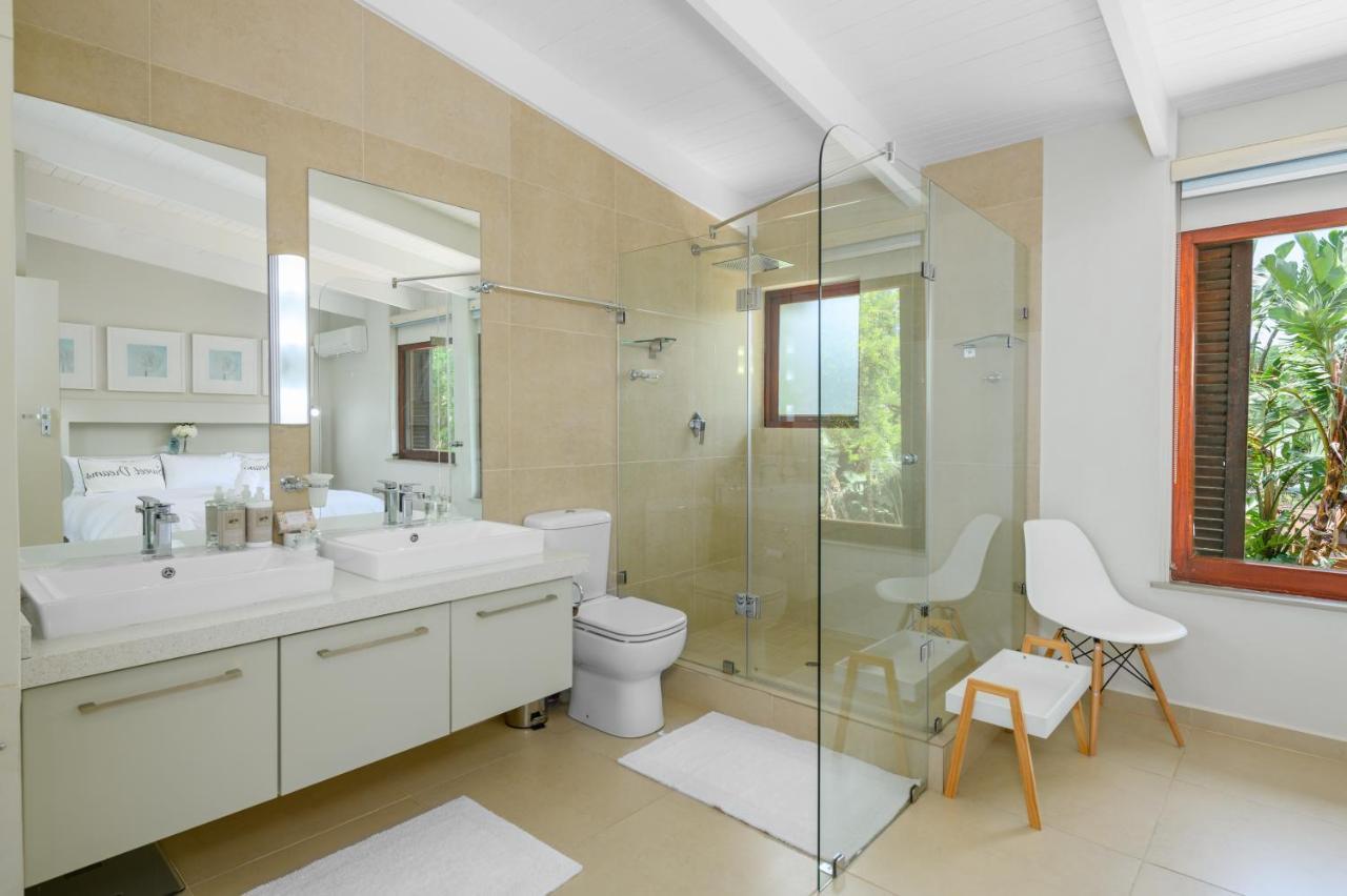 2811 Luxurious And Modern At Upmarket Golf And Estate Villa *