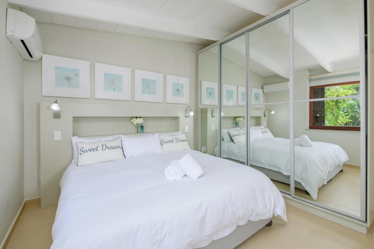 2811 Luxurious And Modern At Upmarket Golf And Estate Villa *