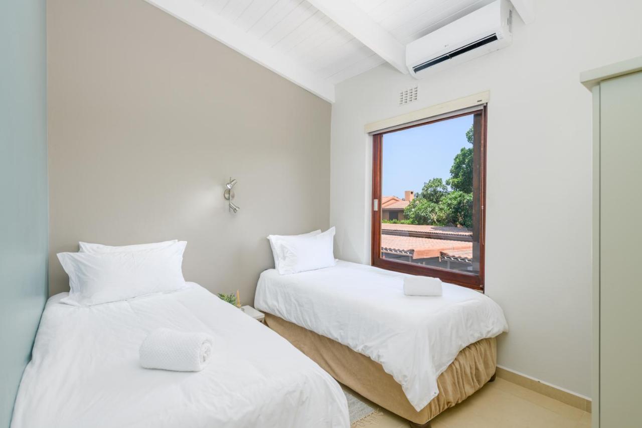 2811 Luxurious And Modern At Upmarket Golf And Estate Villa