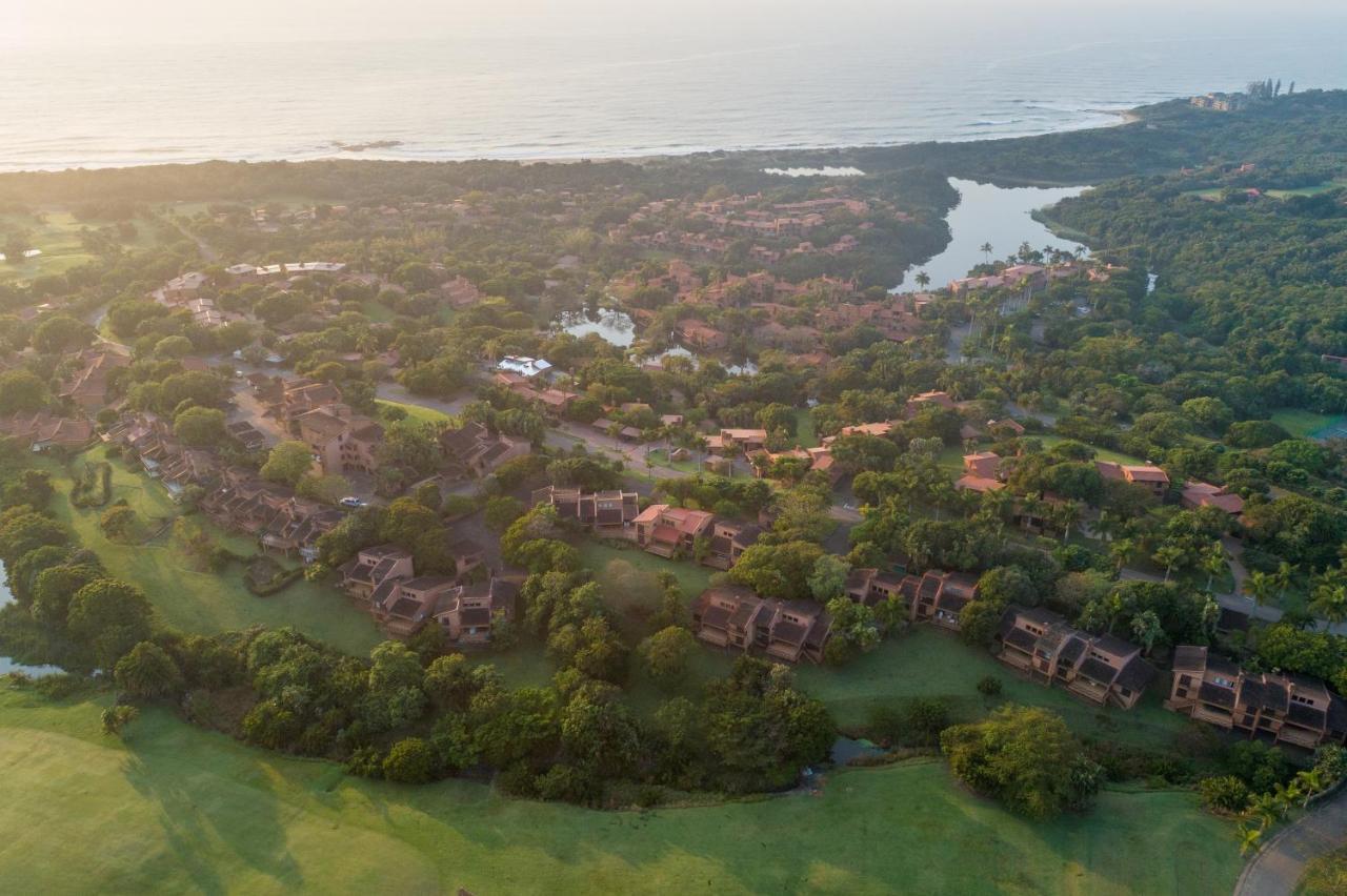 2811 Luxurious And Modern At Upmarket Golf And Estate Villa Southbroom